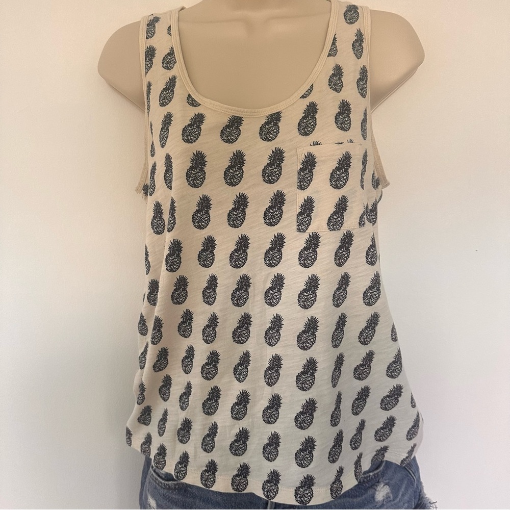 Women’s J. Crew Cream and Navy Blue Pineapple Cotton Tank Top Pocket Size XS